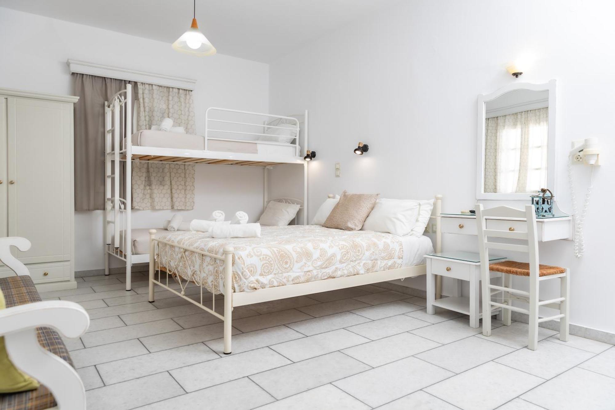 Depis Studios & Apartments Naxos City 外观 照片