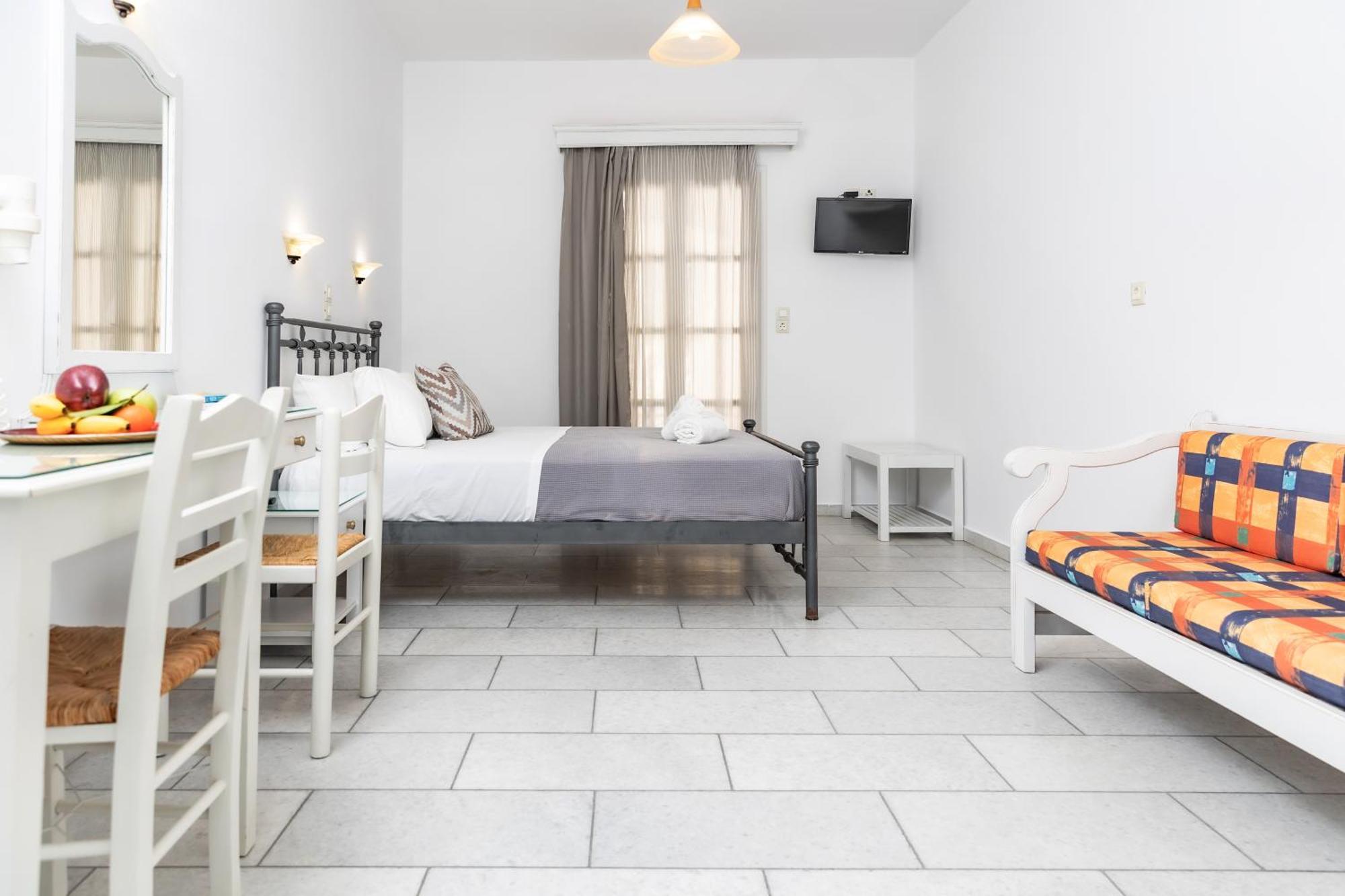 Depis Studios & Apartments Naxos City 外观 照片