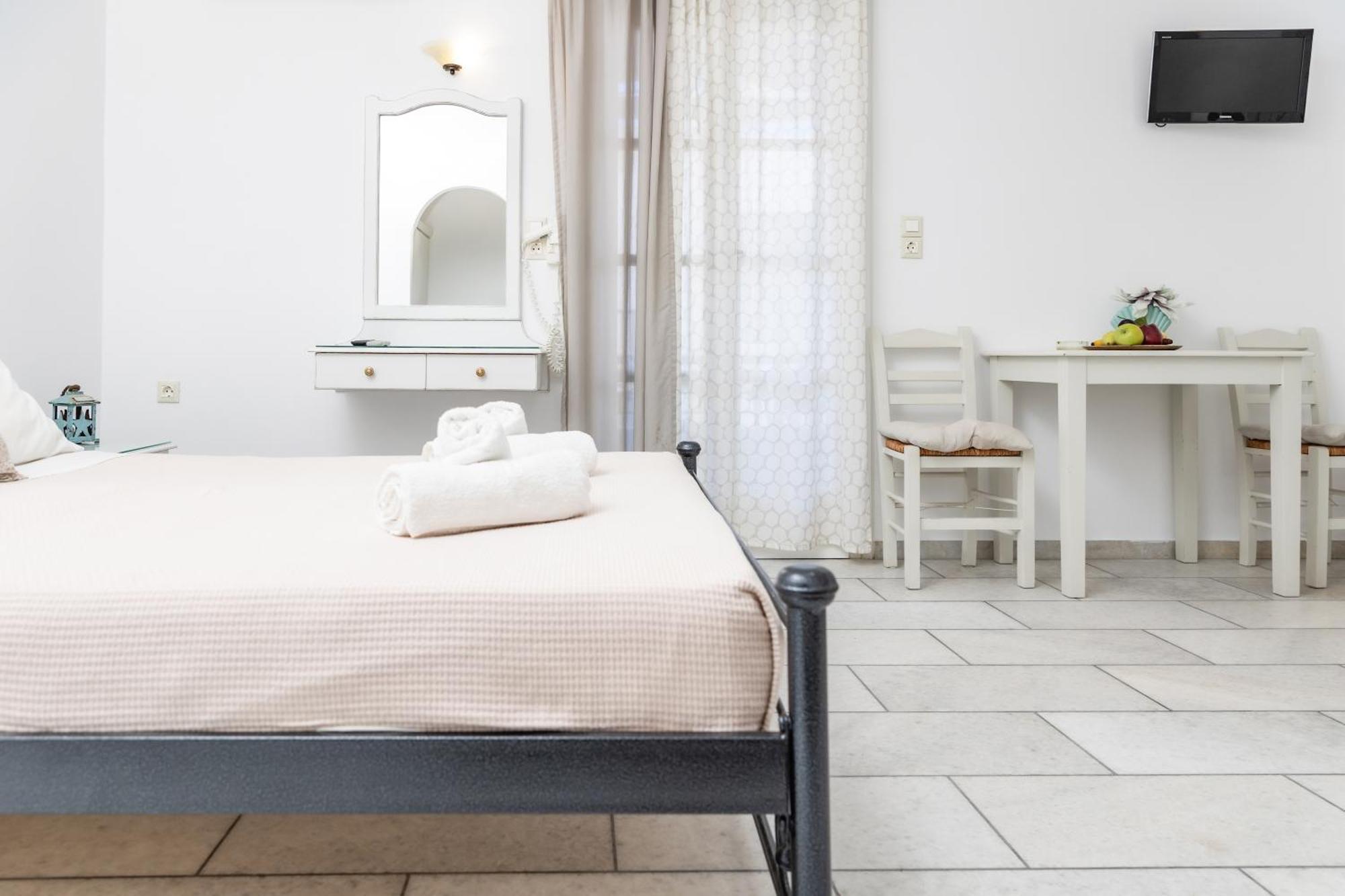 Depis Studios & Apartments Naxos City 外观 照片