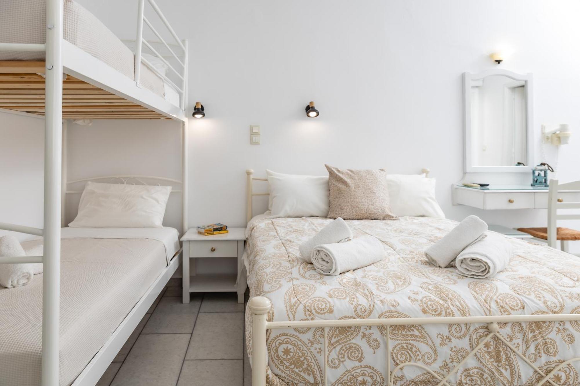Depis Studios & Apartments Naxos City 外观 照片