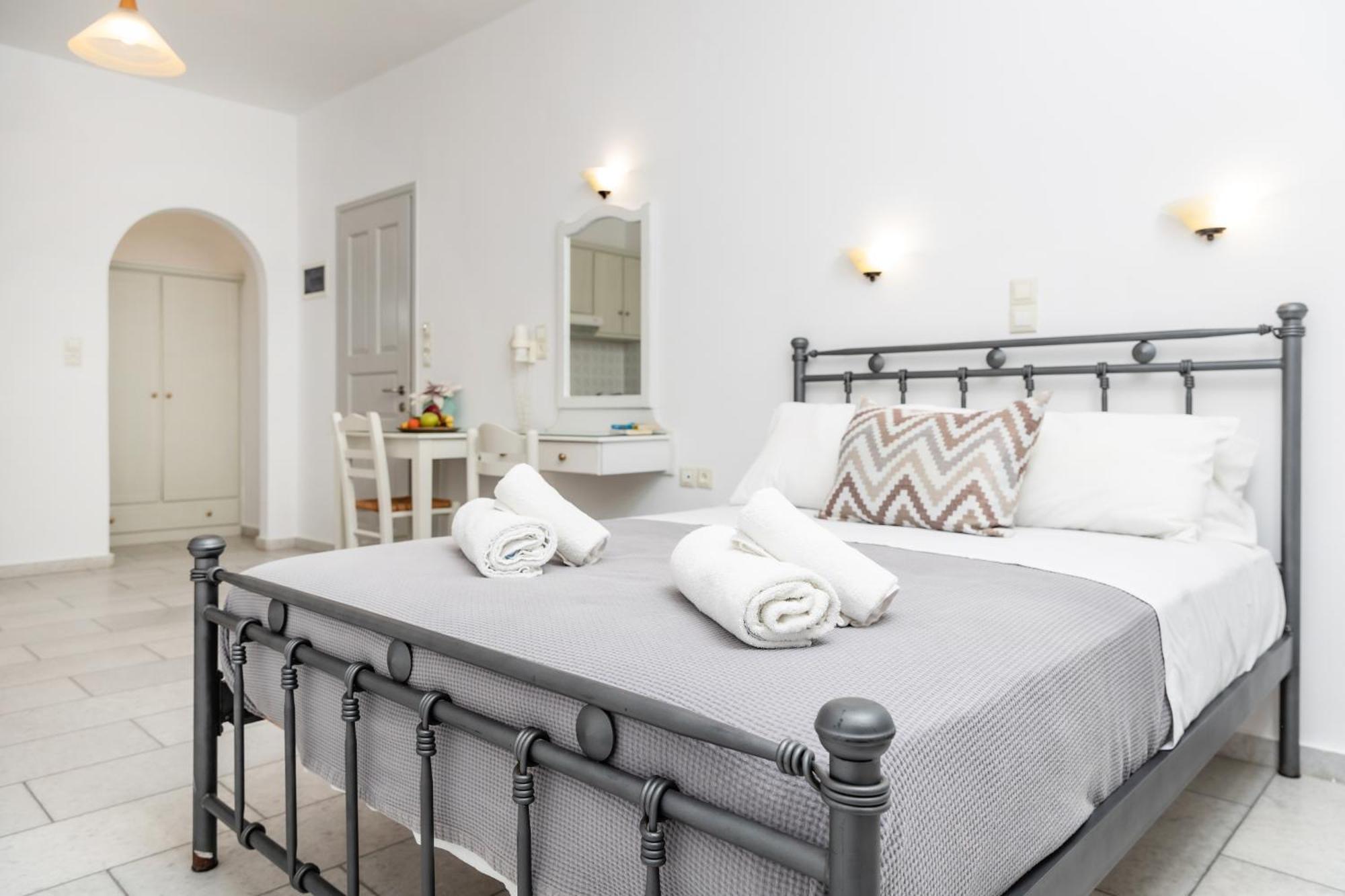 Depis Studios & Apartments Naxos City 外观 照片
